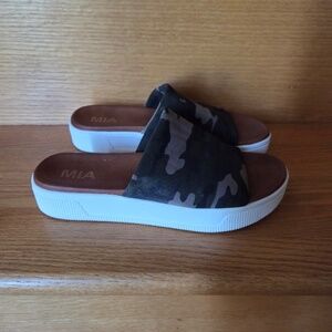 MIA Camo Sandals 7